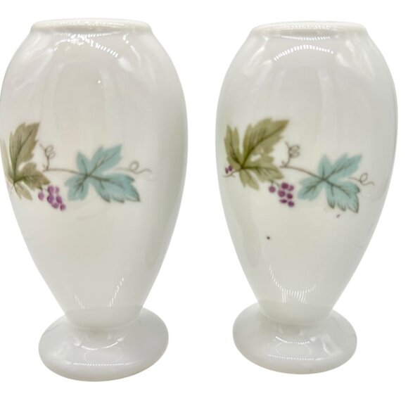 Vintage Ceramic Salt and Pepper Shakers White with Grape Vine Design Japan - Picture 6 of 7